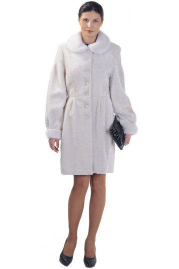 Мутоновая шуба с воротником из норки цвета чайной розы